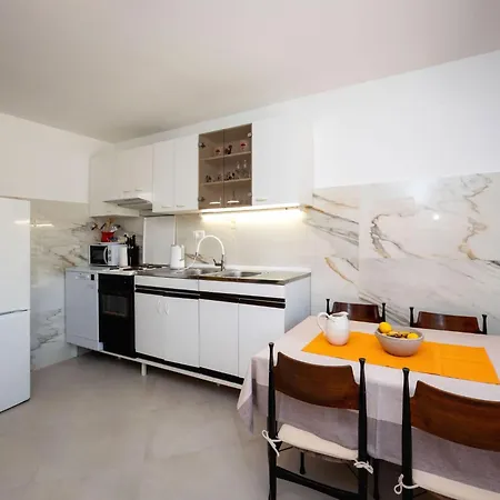 Vakantiehuis Maric Mit Terrasse Und Balkon By Interhome Podstrana