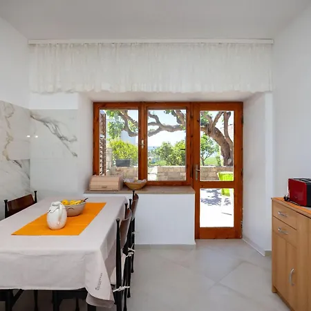 Maric Mit Terrasse Und Balkon By Interhome Vakantiehuis Podstrana