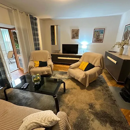 Vakantiehuis Maric Mit Terrasse Und Balkon By Interhome