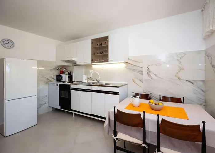 Hébergement de vacances Maric Mit Terrasse Und Balkon By Interhome Podstrana